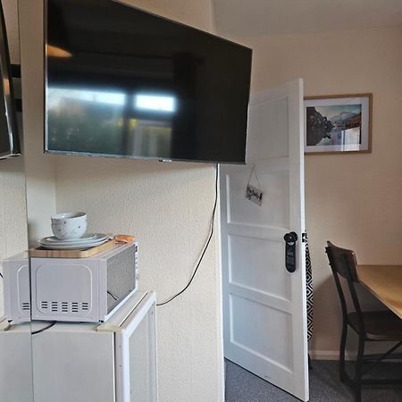 Double Bedroom Located Close To Manchester Airport وايثن شاو المظهر الخارجي الصورة