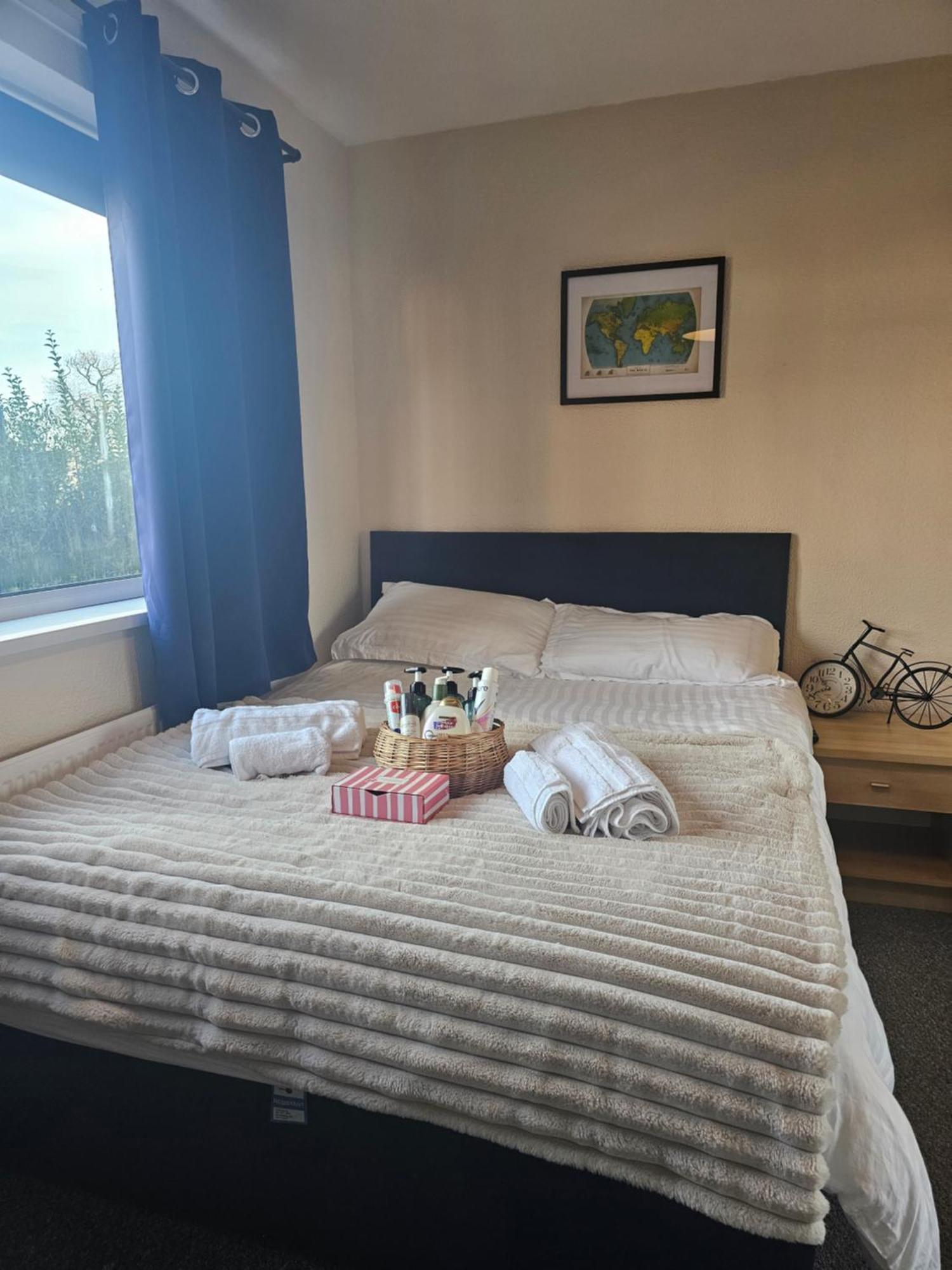 Double Bedroom Located Close To Manchester Airport وايثن شاو المظهر الخارجي الصورة