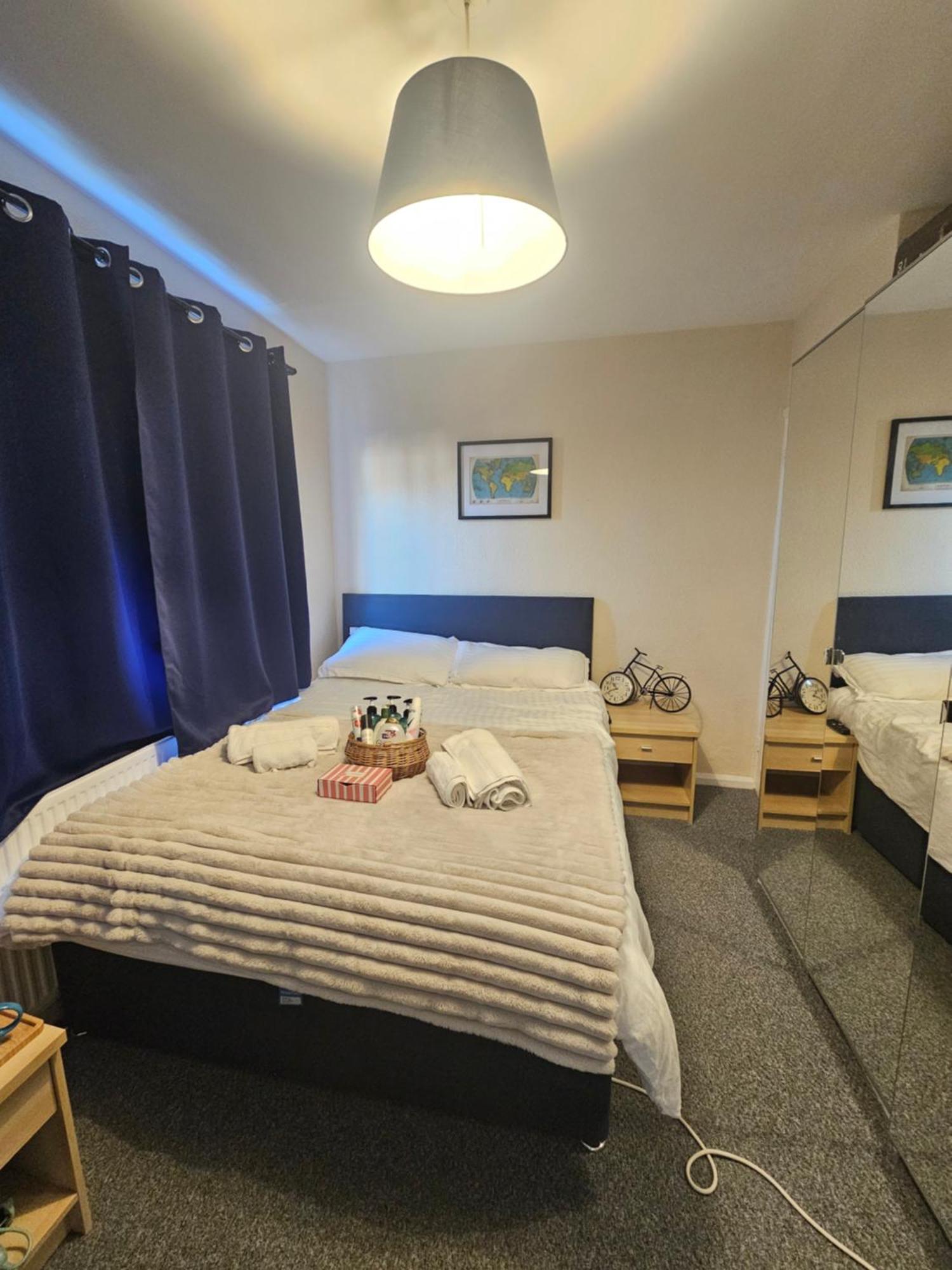 Double Bedroom Located Close To Manchester Airport وايثن شاو المظهر الخارجي الصورة